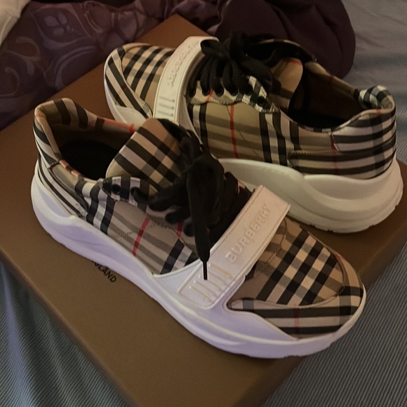 only wore once there comfortable - Picture 2 of 3